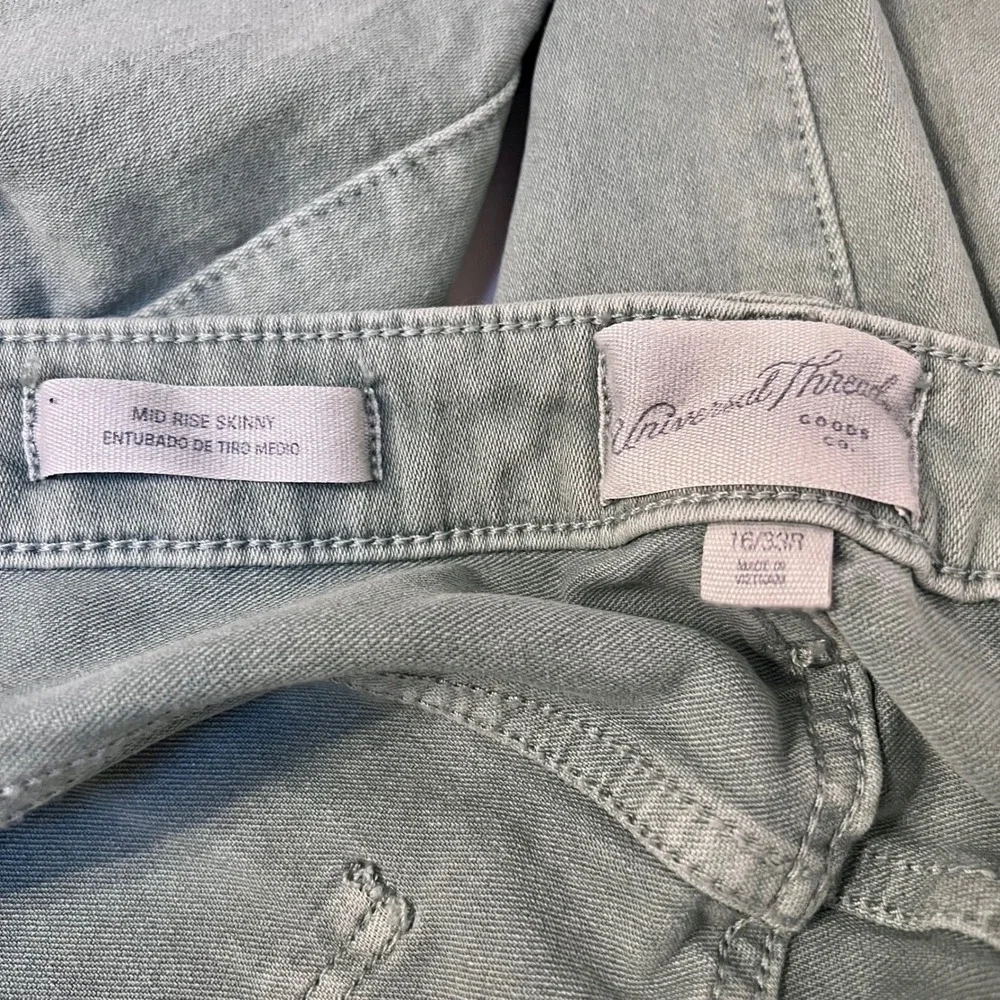 Universal Thread Womens Mid-Rise Skinny Jeans Sage Green 16/33R‎ Smooth & Sculpt